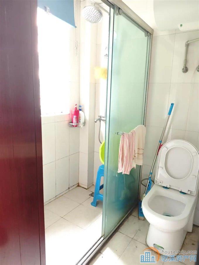 金山新村一楼 位置好 73平方85万