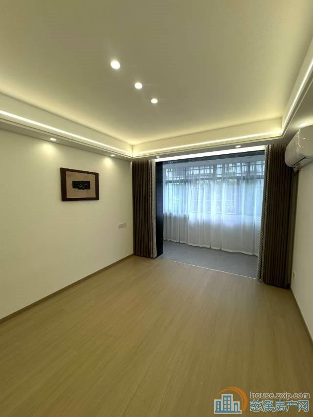 金山小区1楼中庭位置佳73平豪装89万