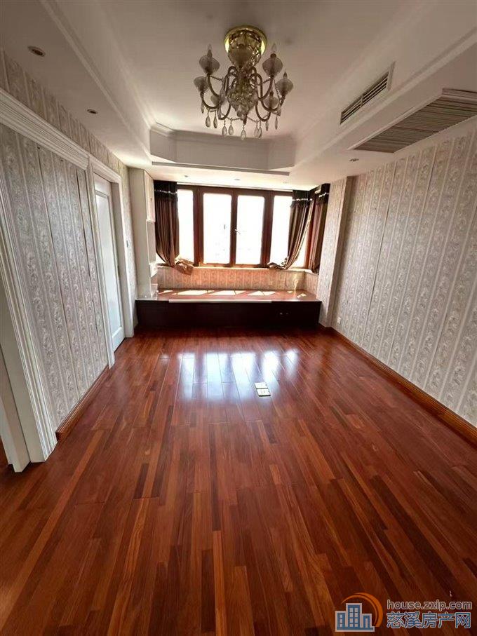 和润公寓好位置好楼层133平带车库精装