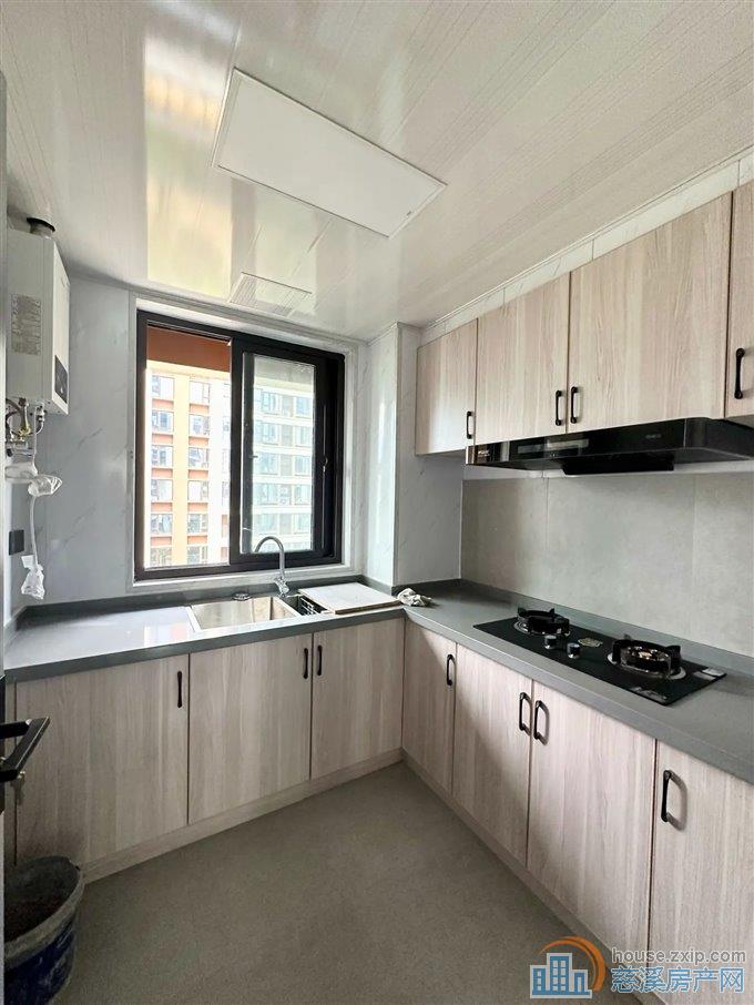 出租蔚蓝云图花苑95平方2200每月