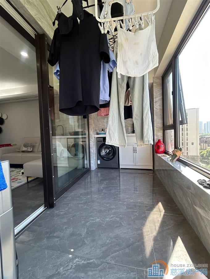 金仕华庭123平精装200万满两年