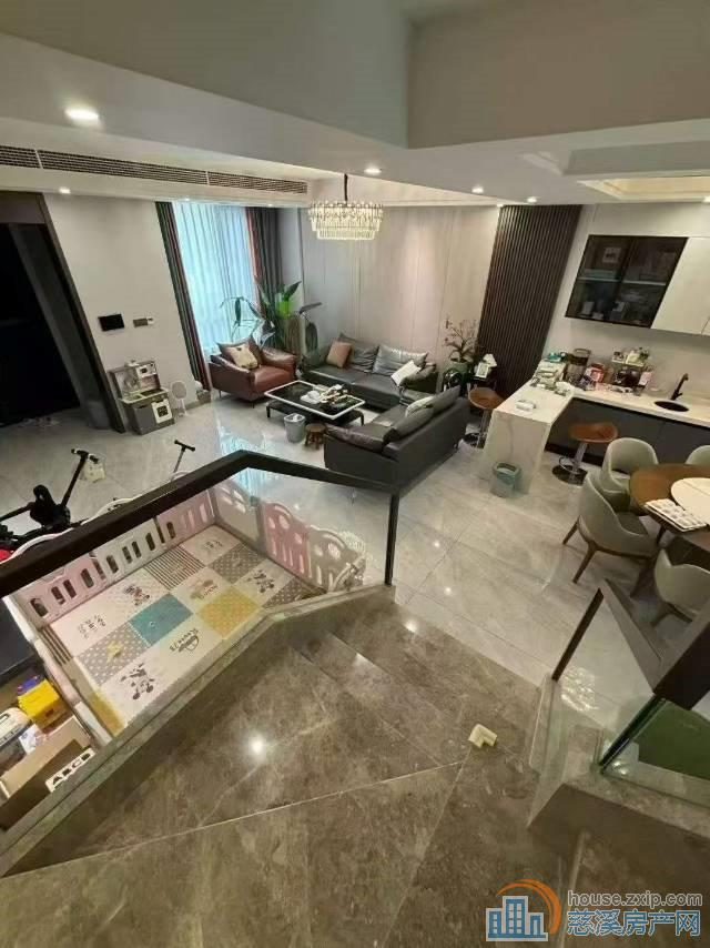 复地二期别墅南进门185平精装568万