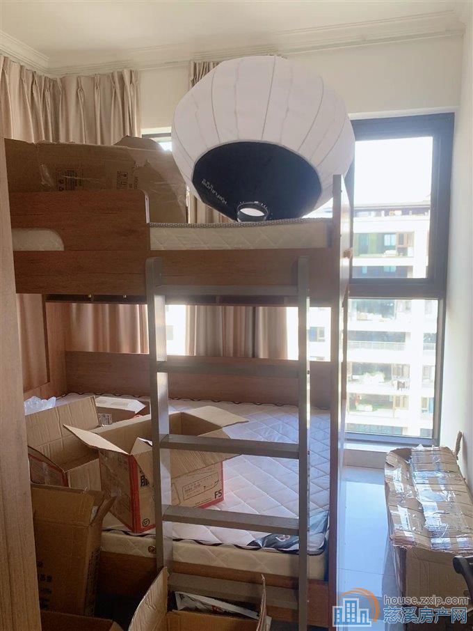 急卖 精装洋房88平102万 阳光书包房