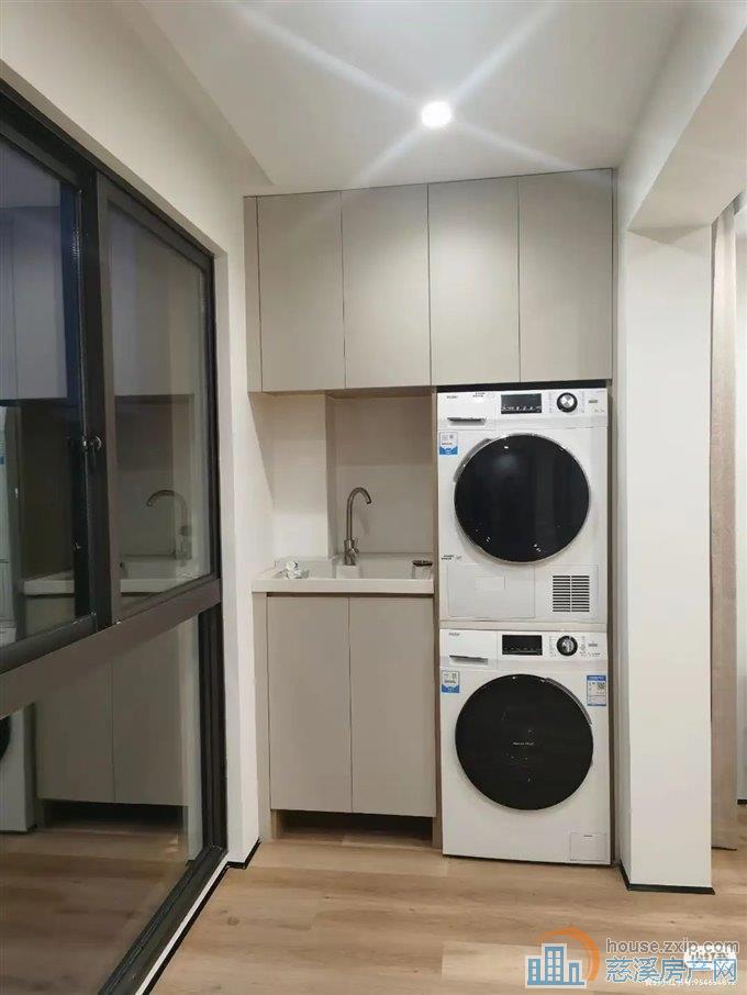 珑玥府 精装修 带充电桩车位