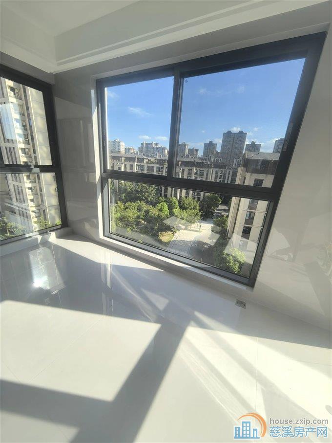 出售保利俯院江南北区精装修未入住126平