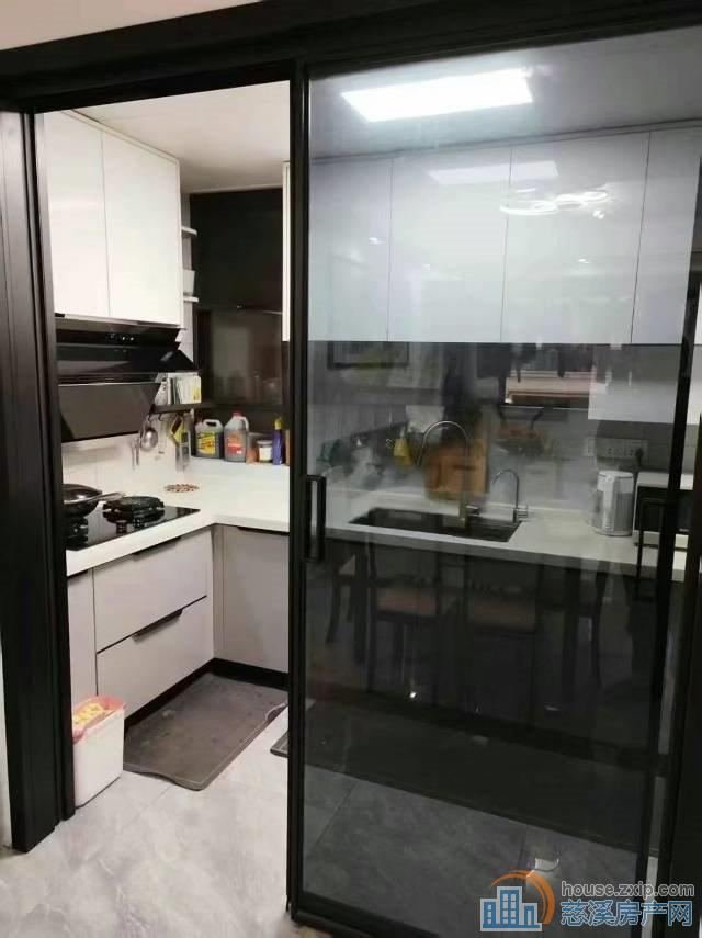 相士地南苑电梯房100平精装车位143万