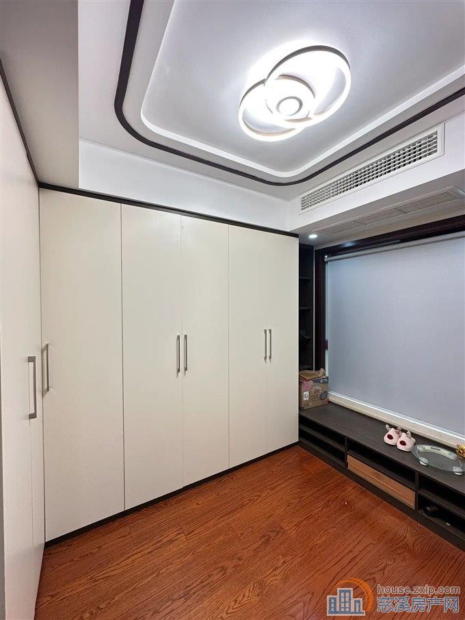 金仕华庭124平精装保养很好210万