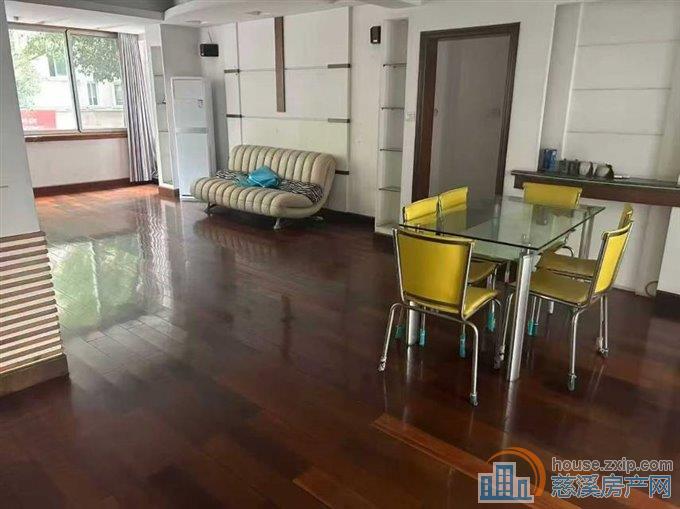 东兴苑北区1楼130平3室2600元直