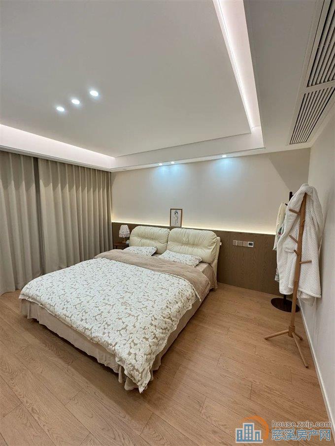 稀缺辉逸云庭洋房 法式豪华装修50万