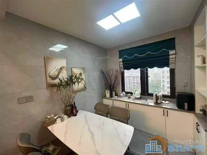 嘉景园好楼层精装基本没住车位储藏间