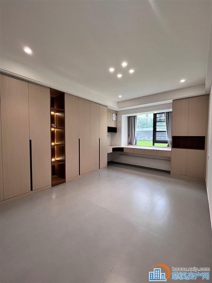 锦尚府142平精装修，228万