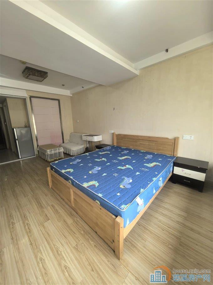 出售泰悦公寓45平110万书包房