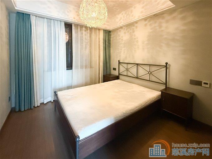 江畔壹号苑 精装 101平方138万