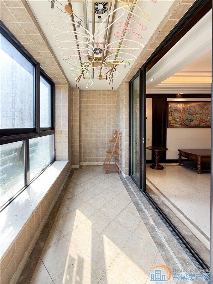 金地鸿悦240平345万满五唯一