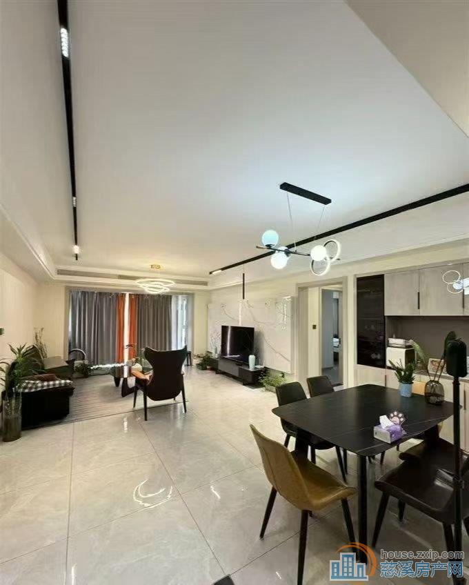 白金湾绿城物业136.3平新装155万