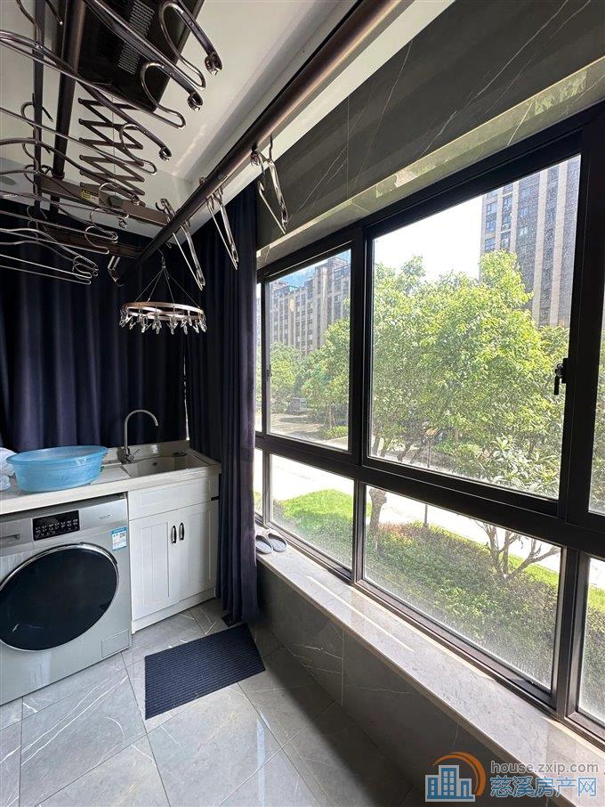 金仕华庭124平精装保养很好210万