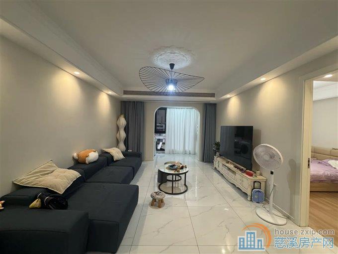 红星天铂佳苑130平160万送车位