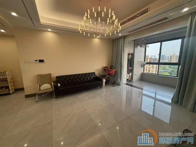 金仕华庭南区122平精装修192.8万