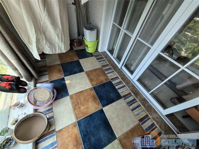 界牌新村138平162万送车位杂物间