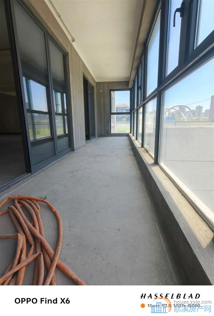 辉逸云庭洋房143平219.8万 带露台