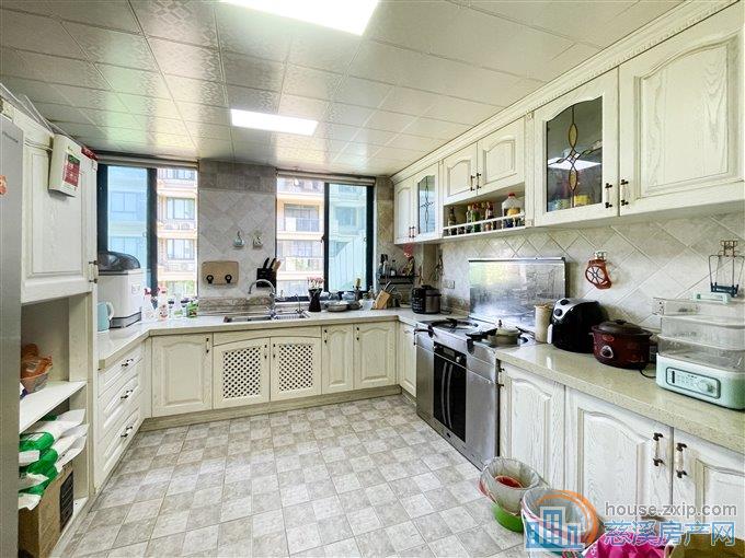 金色港湾小区137平179万6层电梯洋房