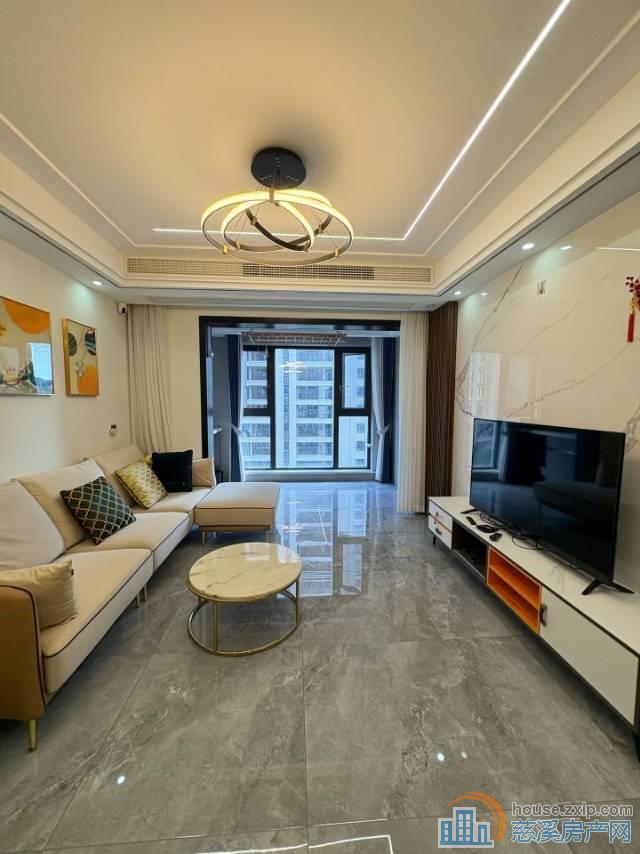 湖心半岛 102平精装 196万