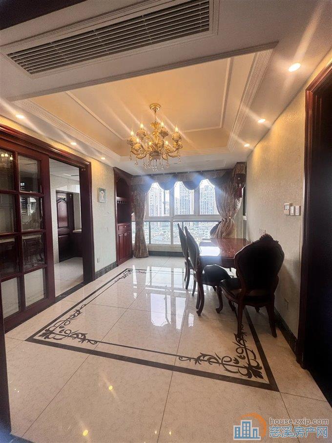 嘉景园 豪装182.6平方带地暖 中上层