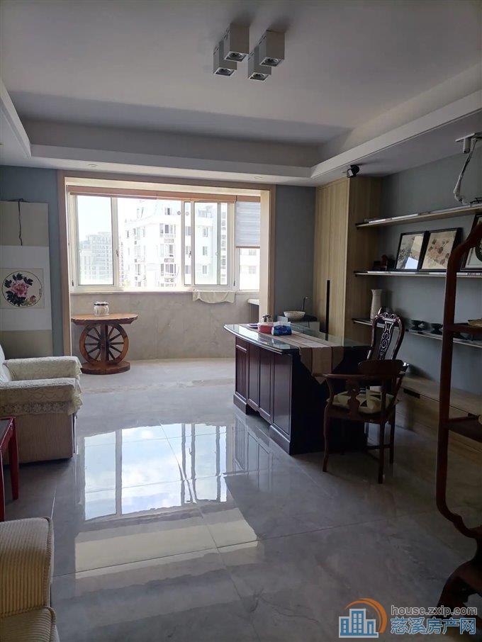 景观花苑150平精装修带车位190万