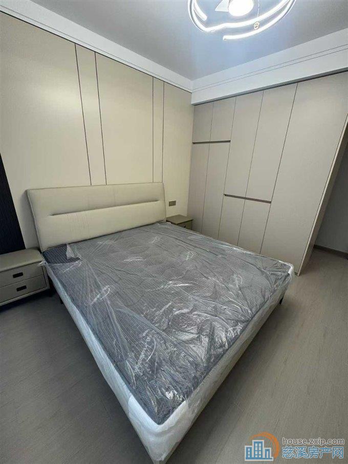 紫阙台三室两厅两卫全新精装修直接钥匙在