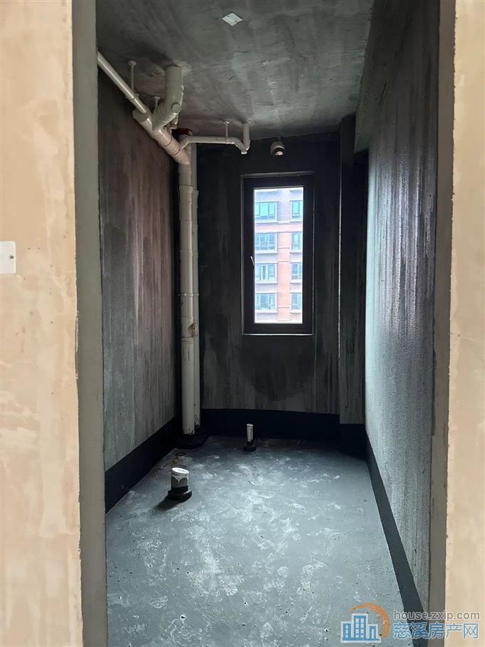 紫荆府142平,268万7楼