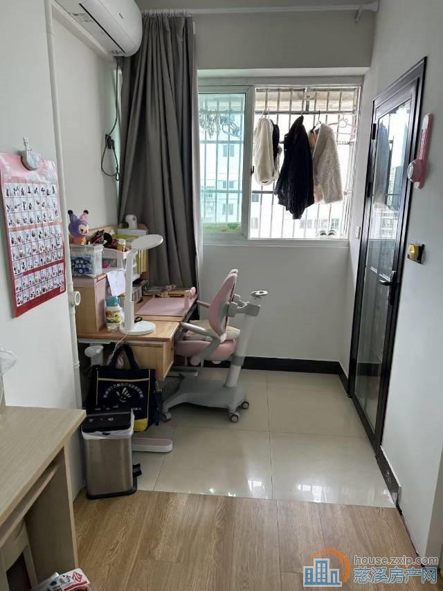 中凯华庭40平装修新朝南拎包入住顶楼