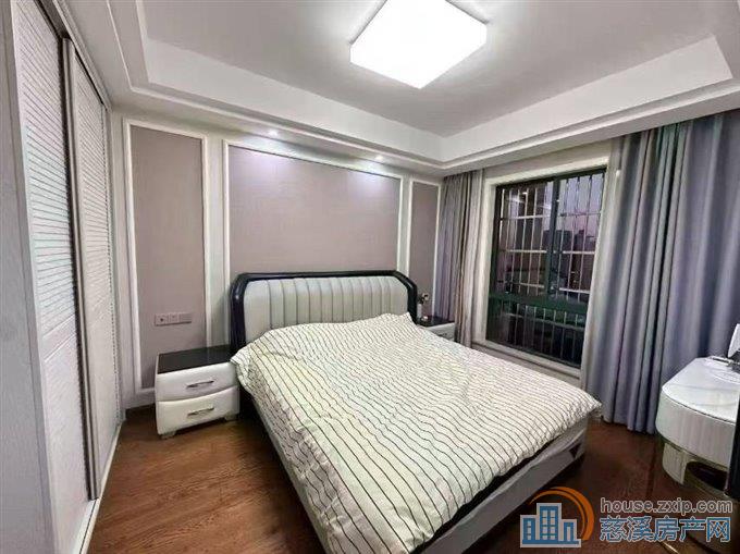 丽都苑婚装136平方车位一间