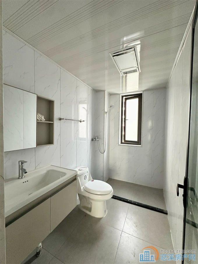 出租蔚蓝云图花苑95平方2200每月