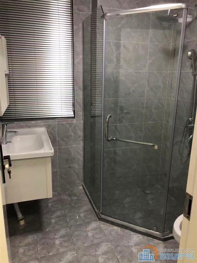 双和佳苑135平精装三室二卫3000元