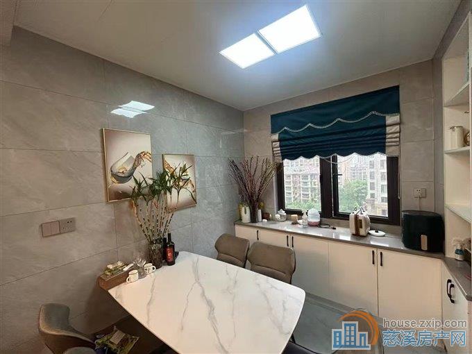 嘉景园好楼层120平精装带车位储藏间