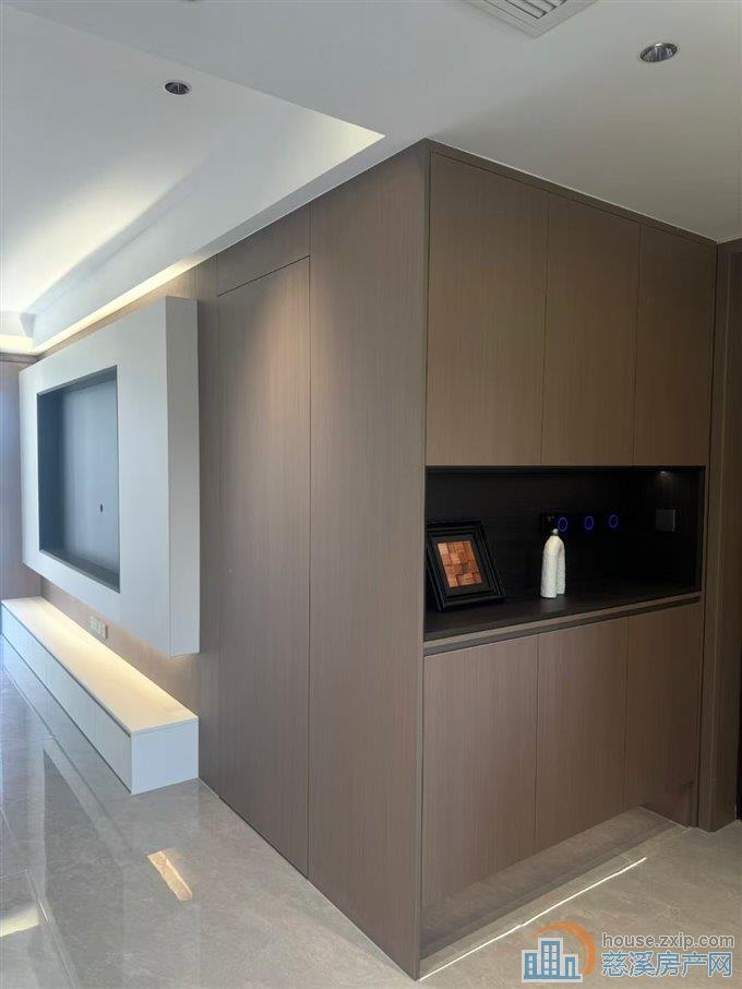 蔚蓝云图85平精装3室1厅120.8万