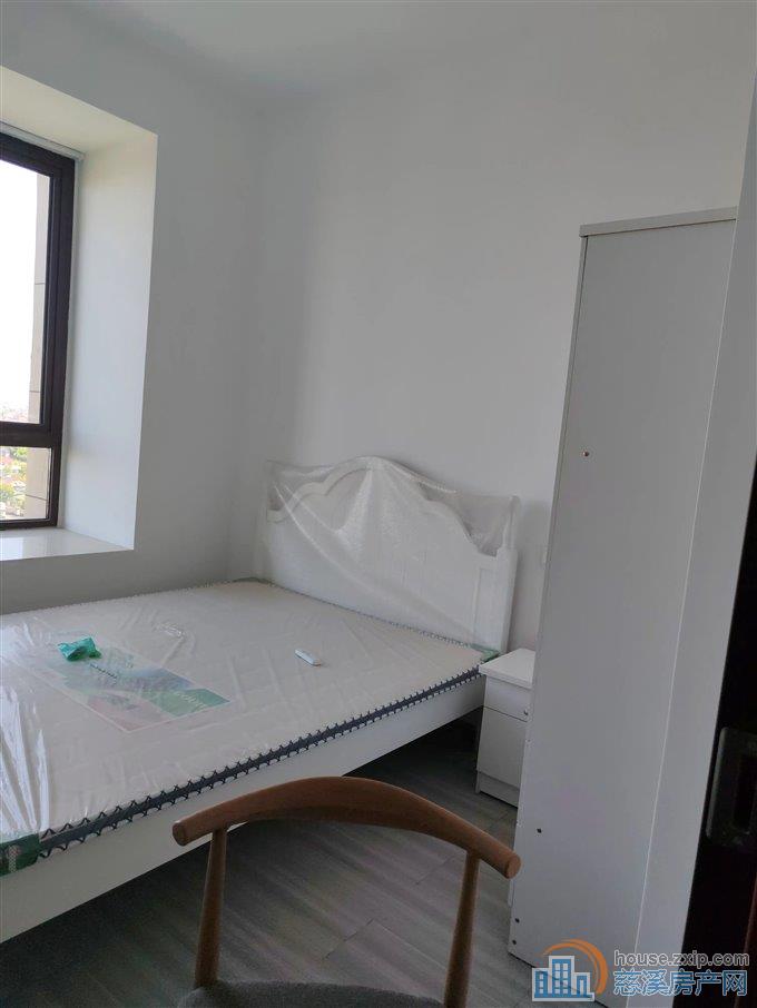 出租尚源佳苑141平3000每月