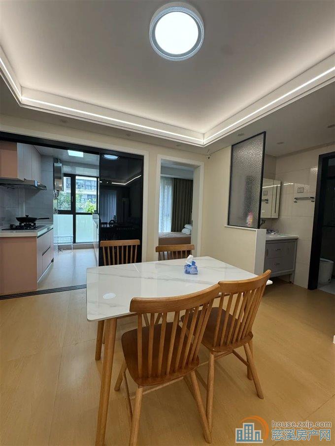 蔚蓝云图花苑85平93.8万精装