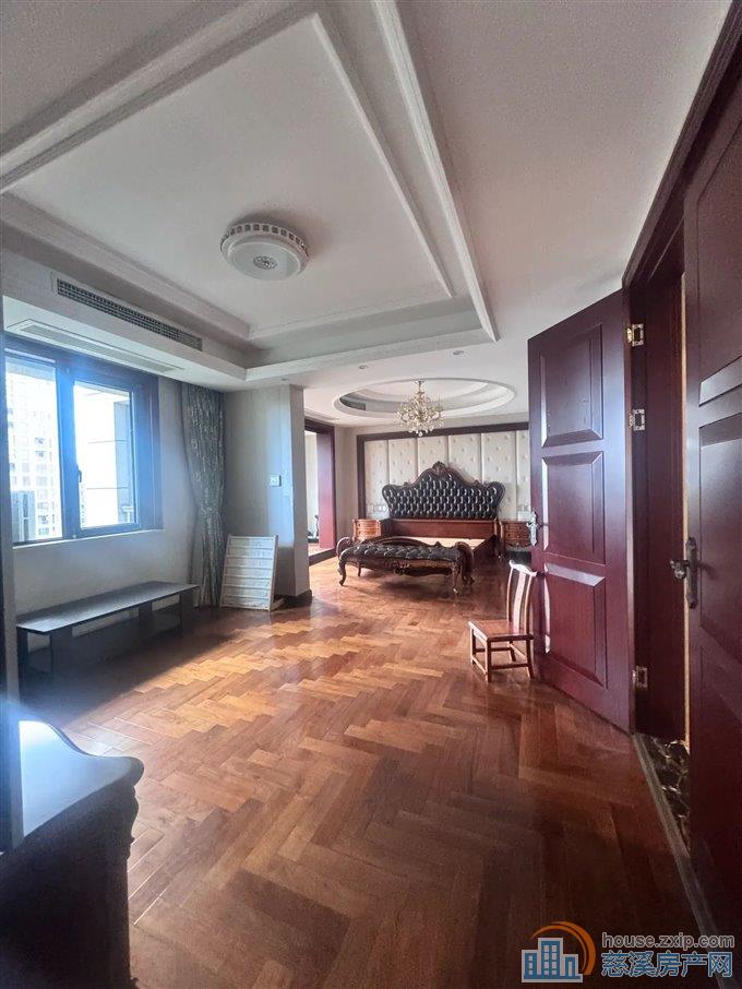 嘉景园 豪装182.6平方带地暖 中上层