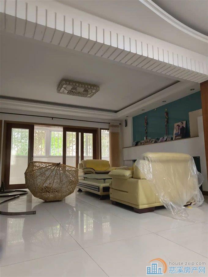 彩虹家园  精装四房 月租金3200元