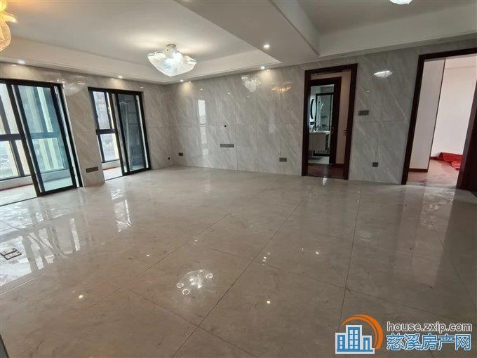 翡丽湾 精装没住过145平110万带车位