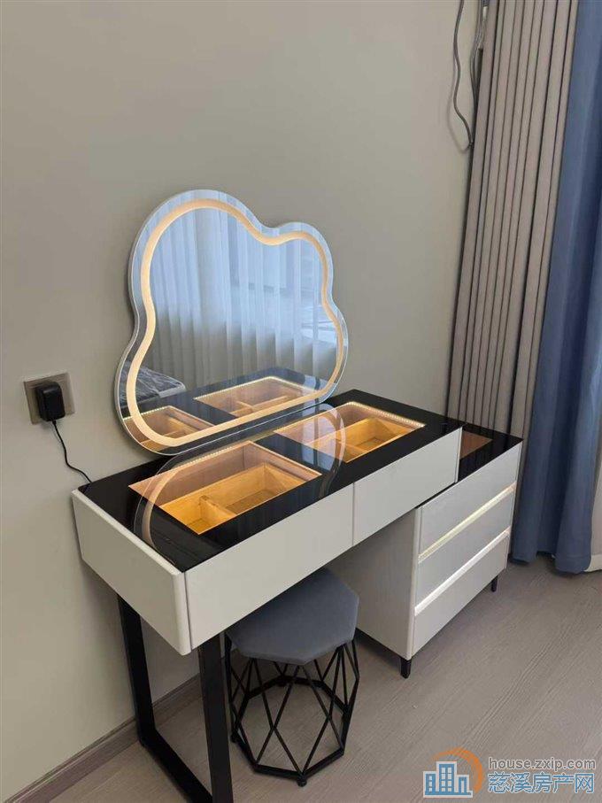 紫阙台三室两厅两卫全新精装修直接钥匙在