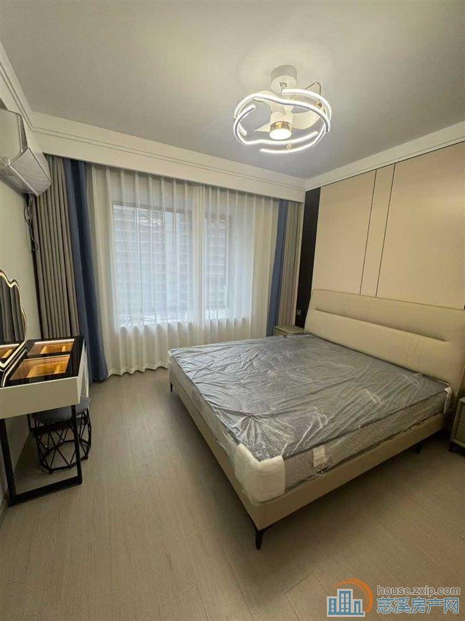 紫阙台三室两厅两卫全新精装修直接钥匙在