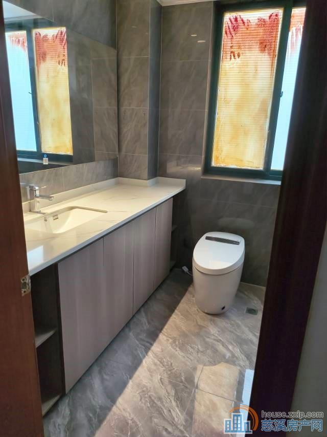 捡漏东方明珠总高7楼洋房带车位储藏间