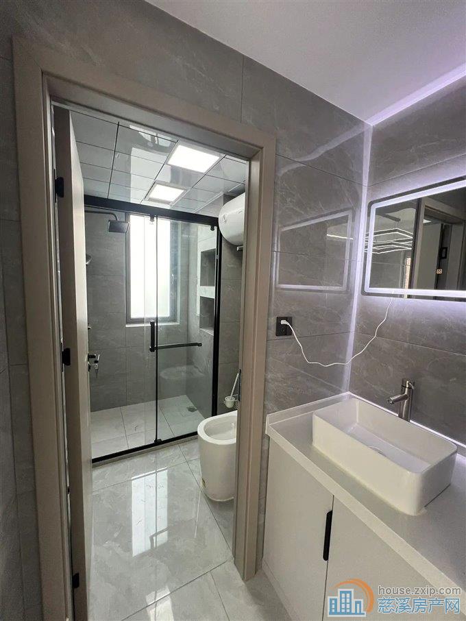 出租江滨之城70平方3500每月