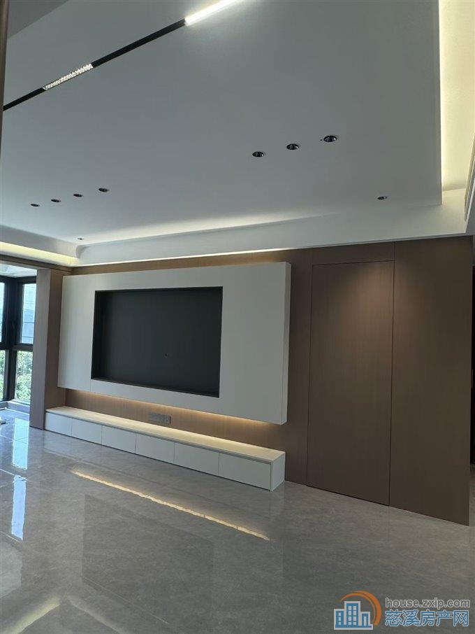 蔚蓝云图85平精装3室1厅120.8万