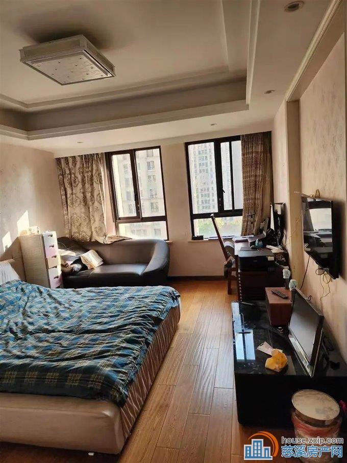 凯旋门 143平 238万 精装 楼层好