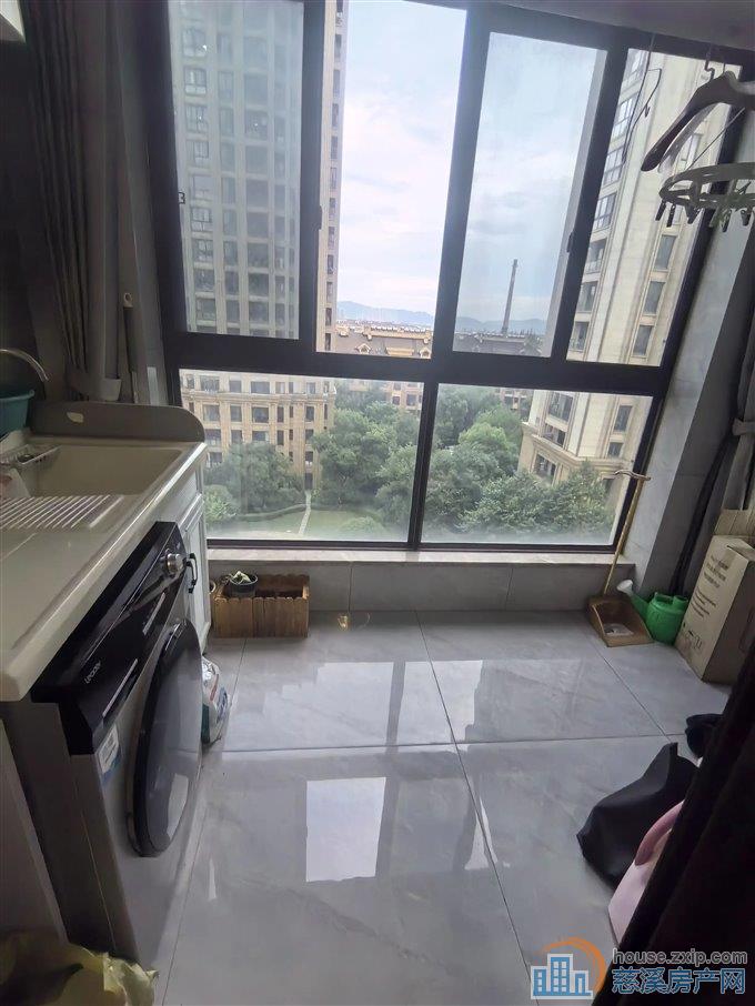 恒泰嘉景园120平148万带车位