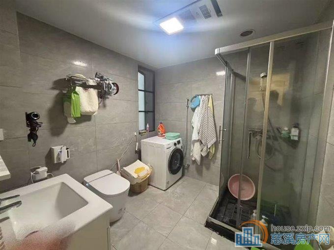 金仕华庭南区122平方精装修192.8万