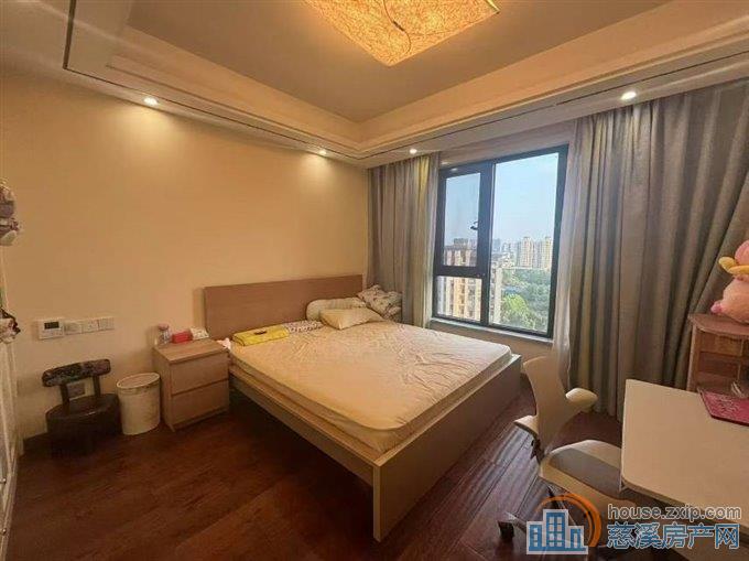 金仕华庭南区122平精装修192.8万